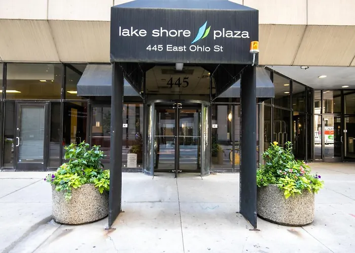 Streeterville W Gym Pool Nr Navy Pier Chi-445 *