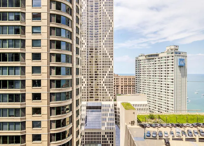 Streeterville W Gym Pool Nr Navy Pier Chi-445 Chicago