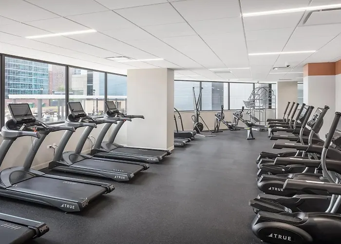 Streeterville W Gym Pool Nr Navy Pier Chi-445