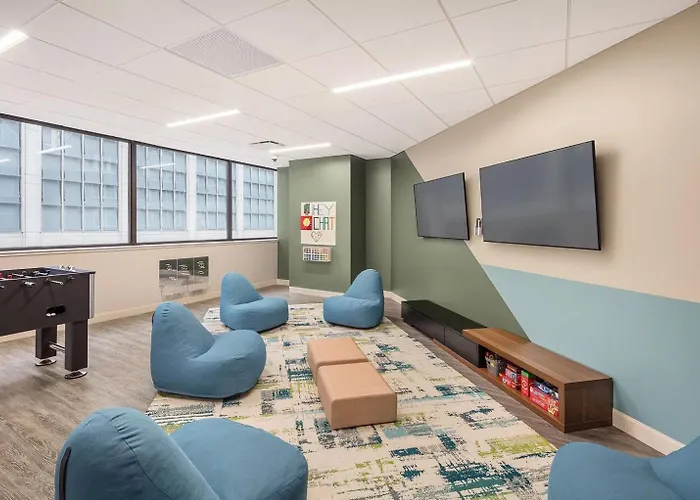 Streeterville W Gym Pool Nr Navy Pier Chi-445